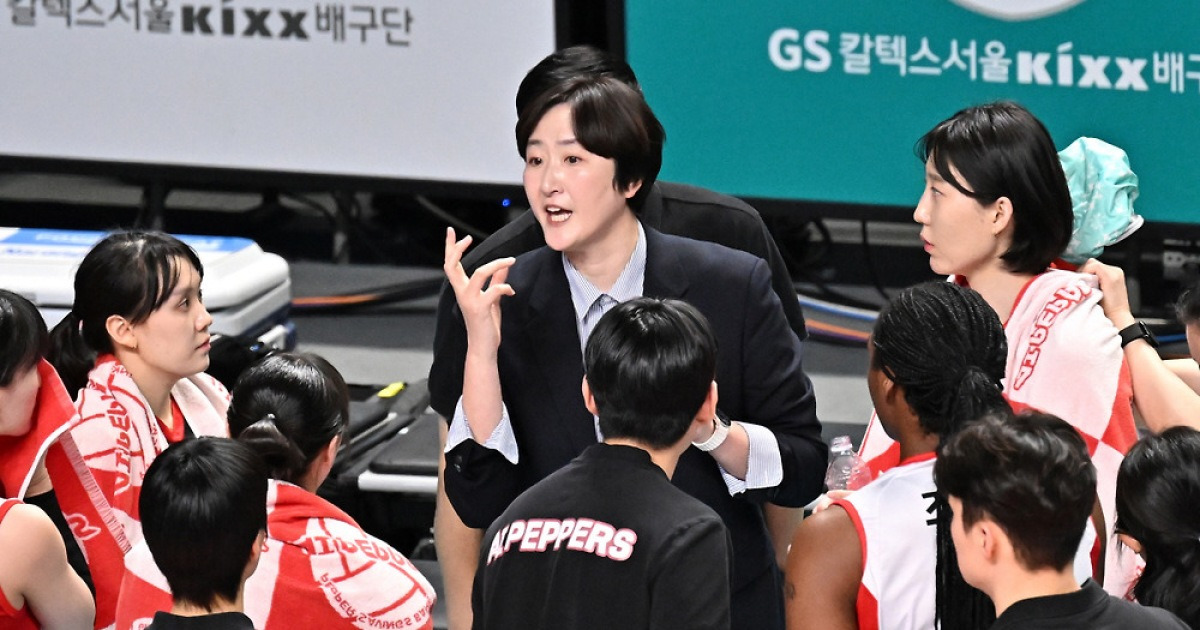 '리시브 효율 2.86% → 서브에이스 9개 허용' 대굴욕…참담한 사령탑 "리듬 찾지 못했다" [장충패장]