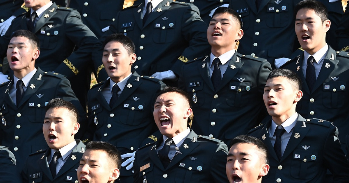 ‘알바 수준’ 軍 초임하사 월급, 내년에 300만원 넘길듯