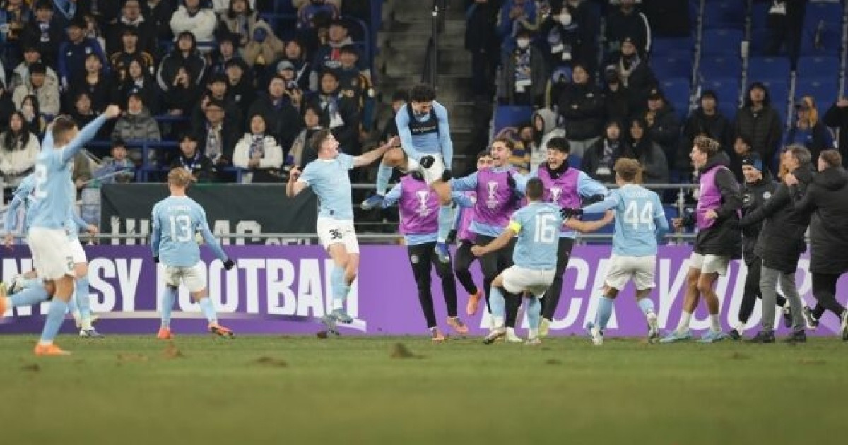 ‘김현석 감독 데뷔전’ 울산 막판에 무너졌다! ‘극장골 실점’ 멜버른에 1-2 패배, 16강 ‘적신호’...강원은 0-0 무승부로 8위