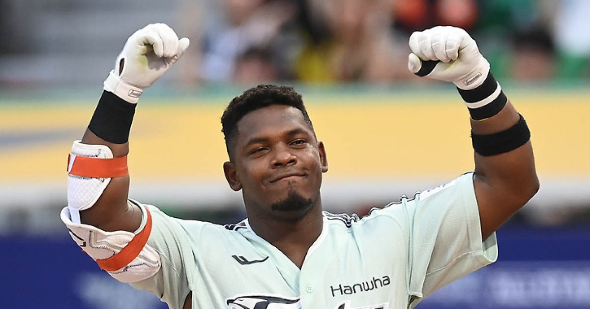 '2년 만에 환골탈태' 한화, 외야 한 자리 걱정 덜었다! 이토록 수비 훈련 진심이라니…코칭스태프 호평 일색