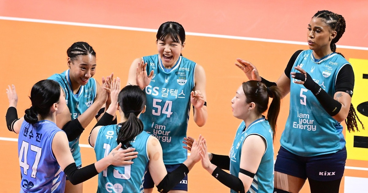 여자배구 GS칼텍스 파죽지세 4연승…IBK 제치고 4위 도약