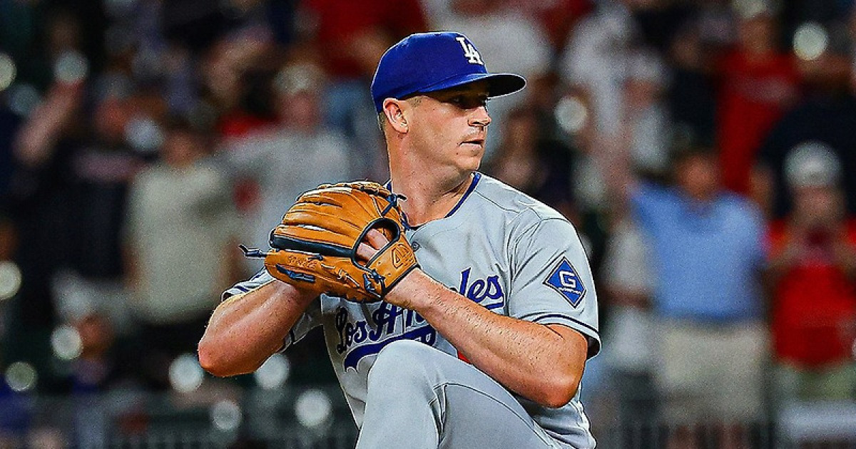 다저스는 호구입니까? 수술로 경기 못 뛰는 투수에 '100억 투척'…역대급 손해에도 '오타니 WS 3연패' 밀어주기