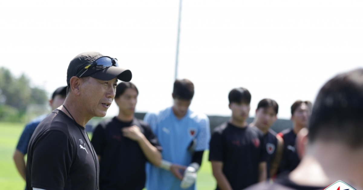 “조직 완성도↑ 중점” 한일전으로 2026년 시작하는 포항…日 감바 오사카 꺾고 첫 승 따낼까