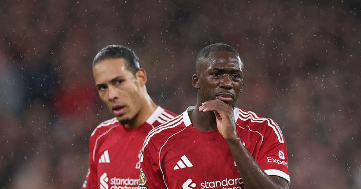 리버풀 인내심 한계 달했다...재계약 지지부진한 주축 CB에 경고 "시즌 종료까지 안 기다려"