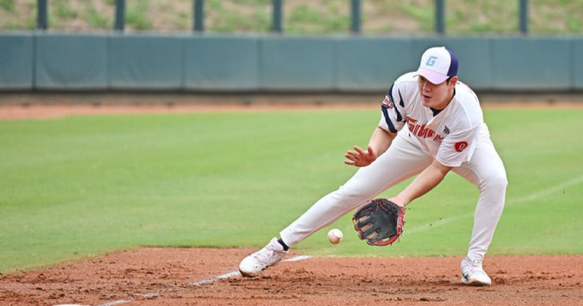나승엽 3루-한동희 1루…회심의 포지션 스위치 결단? 테스트라도 심상치 않다