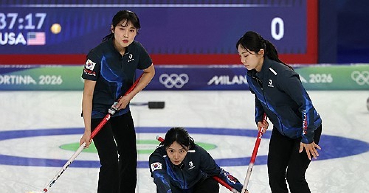 한국 여자 컬링, 1차전서 미국에 4-8 역전패…'8년 만의 입상' 도전→아쉬운 출발