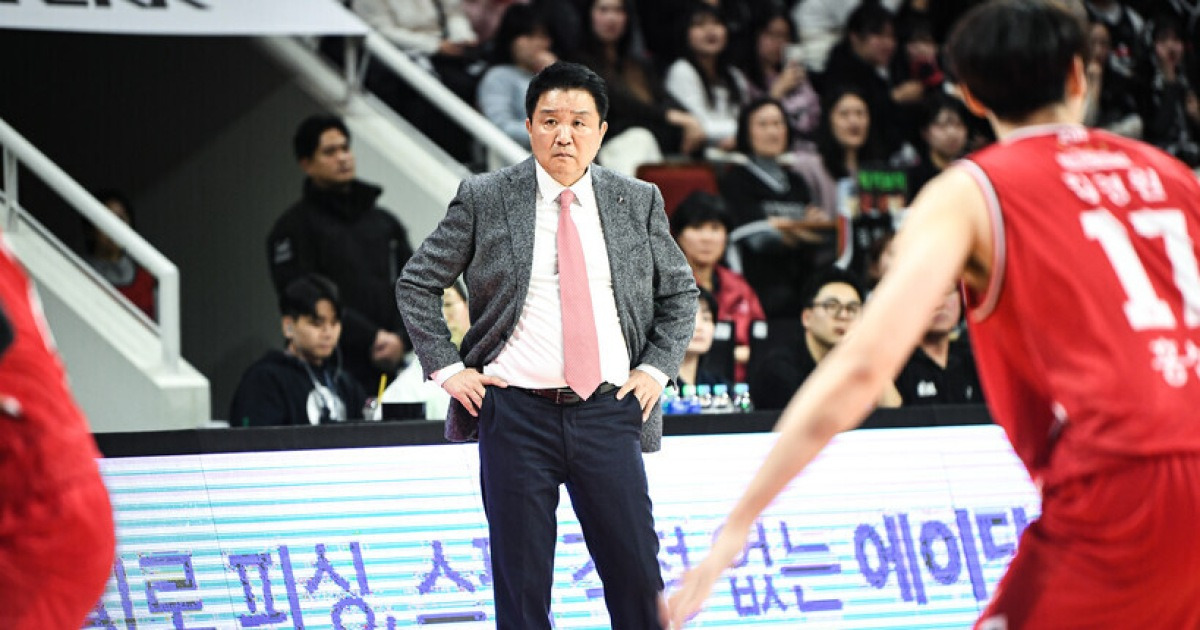 "선수들 반성해야 되는 경기"로 어두웠던 표정 → '문유현 언급'에 방긋 웃은 유도훈 감독