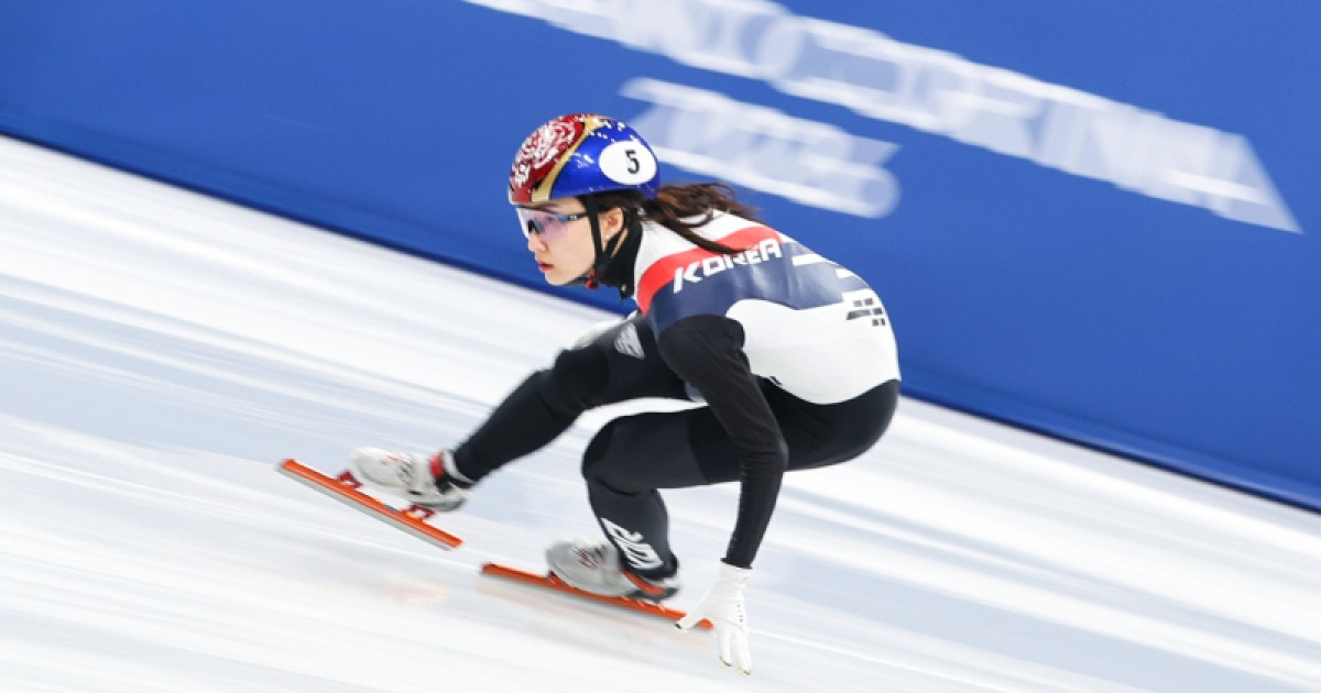 여자 쇼트트랙 500m, 최민정만 살아남았다…이소연·김길리 탈락 [밀라노 동계올림픽]