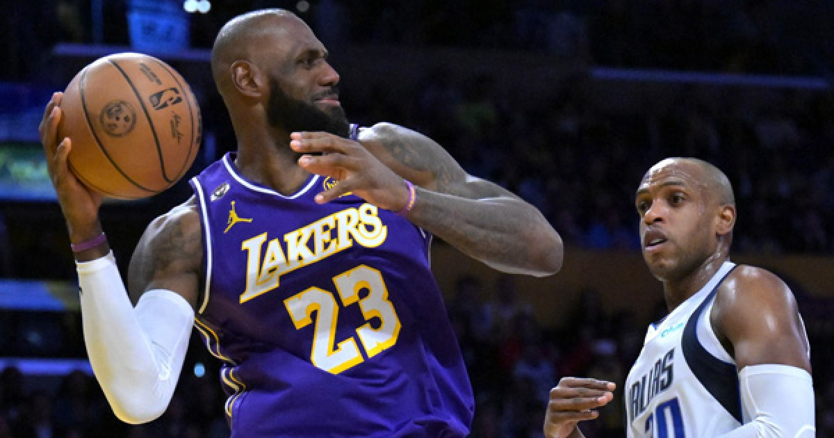 4경기 연속 두 자릿수 어시스트에 트리플 더블까지...르브론, 전반기 최종전 찢었다!