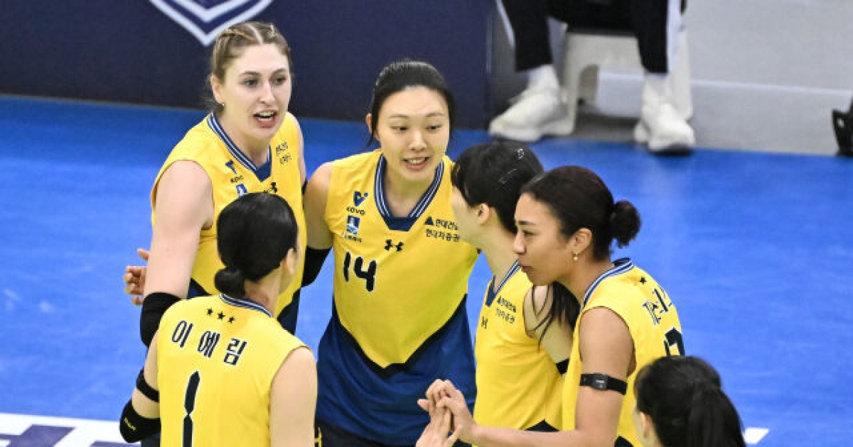 '와' 카리가 모마를 압도하다니... 현대건설, 1위 도로공사에 3-1 역전승 '이제 승점 4점차' [MD수원]