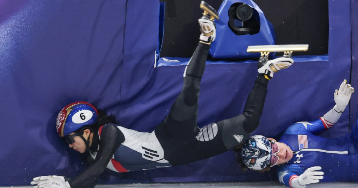 넘어지고 휩쓸리고…쇼트트랙 강국들 울린 밀라노의 '무른 얼음'