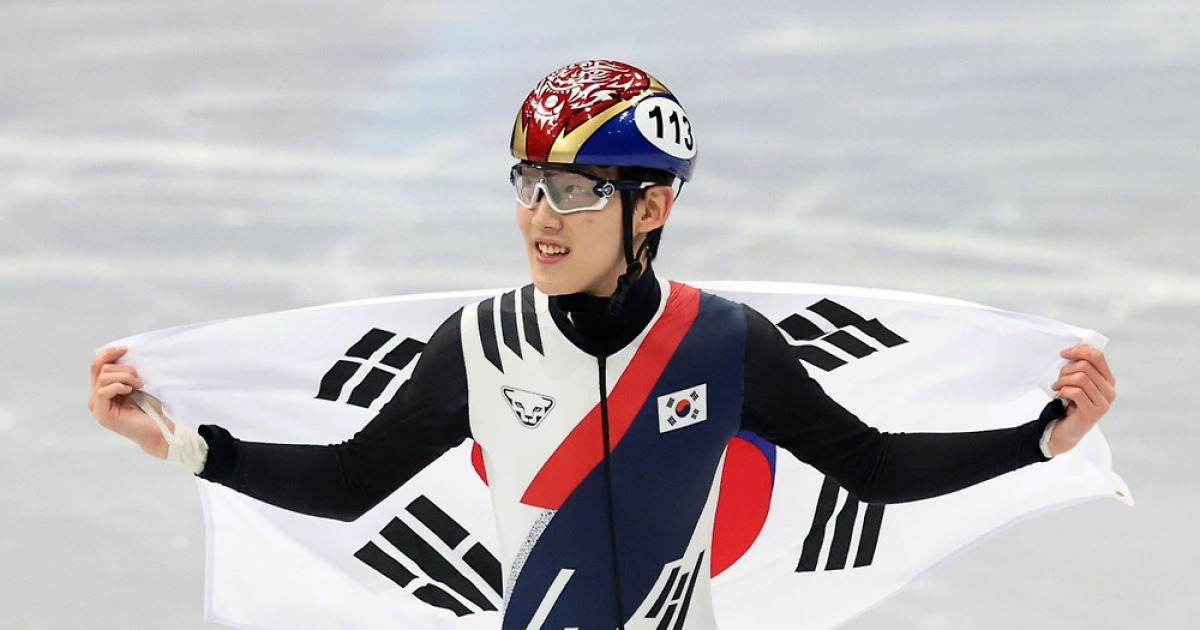 ‘데뷔 첫 올림픽 첫 개인전서 입상’ 임종언, 라이벌 단지누 제치고 동메달 목에 걸었다 [강산 기자의 밀라노 리포트]