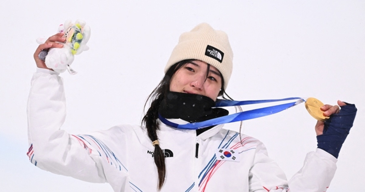 "최가온, 우상이자 멘토인 클로이 김 대관식 막았다→그녀는 고작 17세" 외신도 감탄 [밀라노 올림픽]