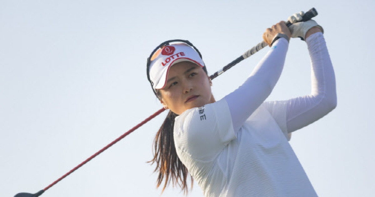 '사우디발 한일전' 최혜진, 다케다와 3R 선두…"우승 기회 잡았다"