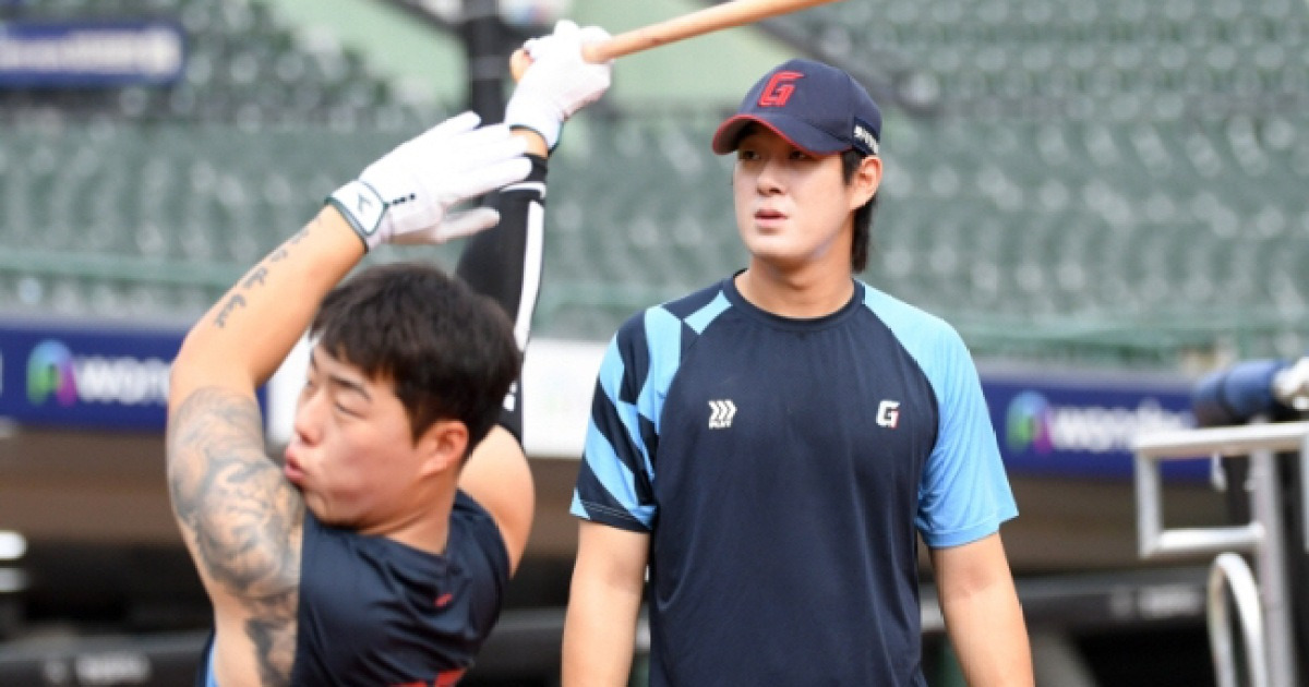 '캠프지서 도박장 출입' 롯데 4인방, 성추행 혐의는 벗었다…그러나 중징계 불가피