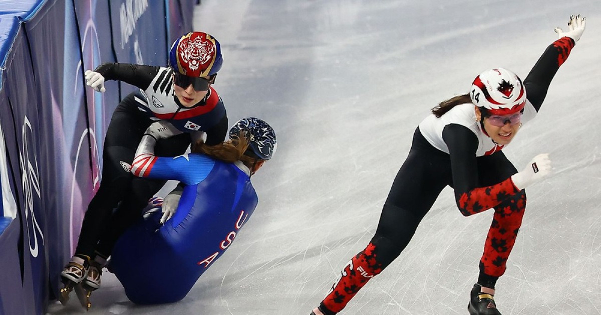 쇼트트랙 혼성 2000m 계주 준결승 충돌 관련 보도 이미지