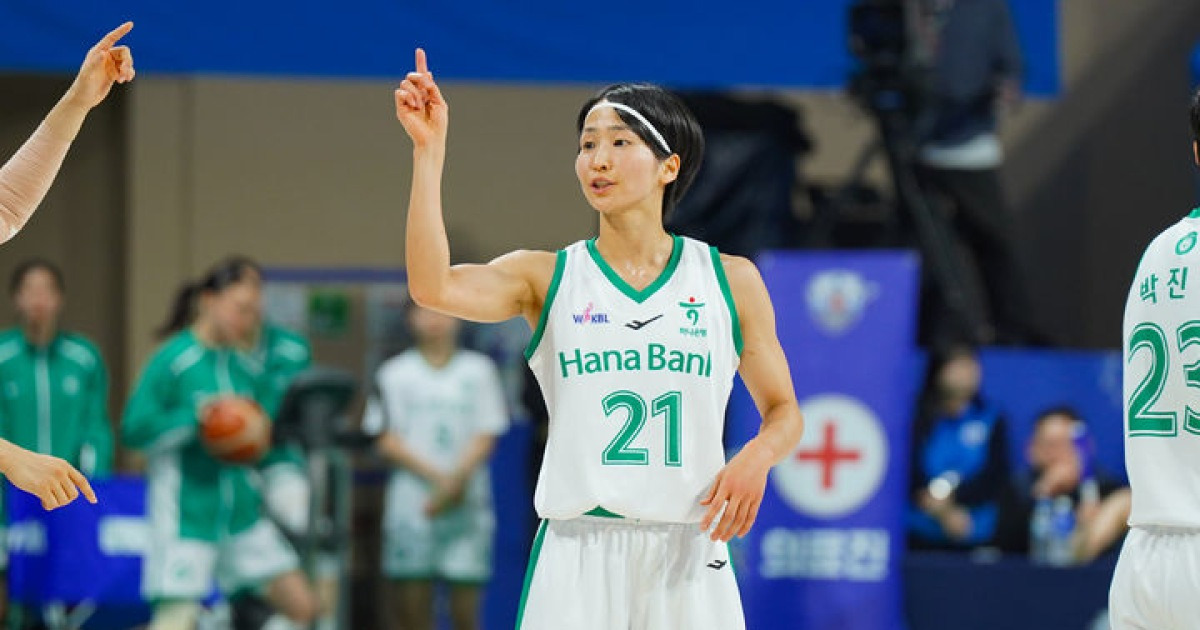 여자농구 하나은행, 우리은행 71-45 대파…다시 선두 도약