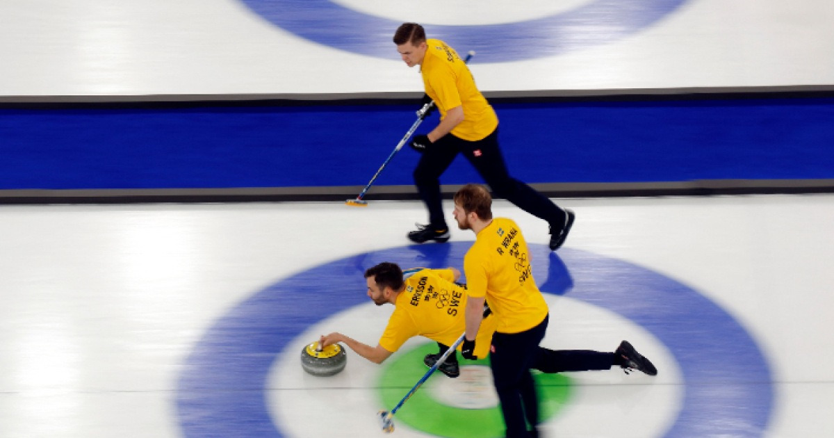 올림픽에서 무너진 컬링의 20년 우정…"부정 행위 안 했어" vs "영상 보여줄게"
