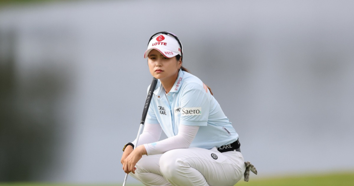 ‘11억 정조준’한 최혜진과 윤이나…‘버디만 7개’ 최혜진 공동 선두, ‘또 이글 사냥’ 윤이나 2타차 4위
