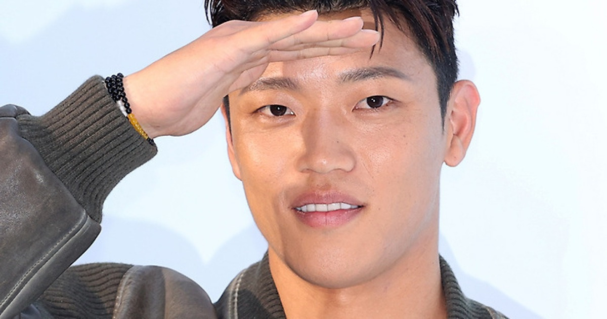 황희찬, '슈퍼카 방치 도주' 초대형 사고 정면 반박 "그 누구도 하대한 적 없다" → 초상권 무단 도용 문제 제기