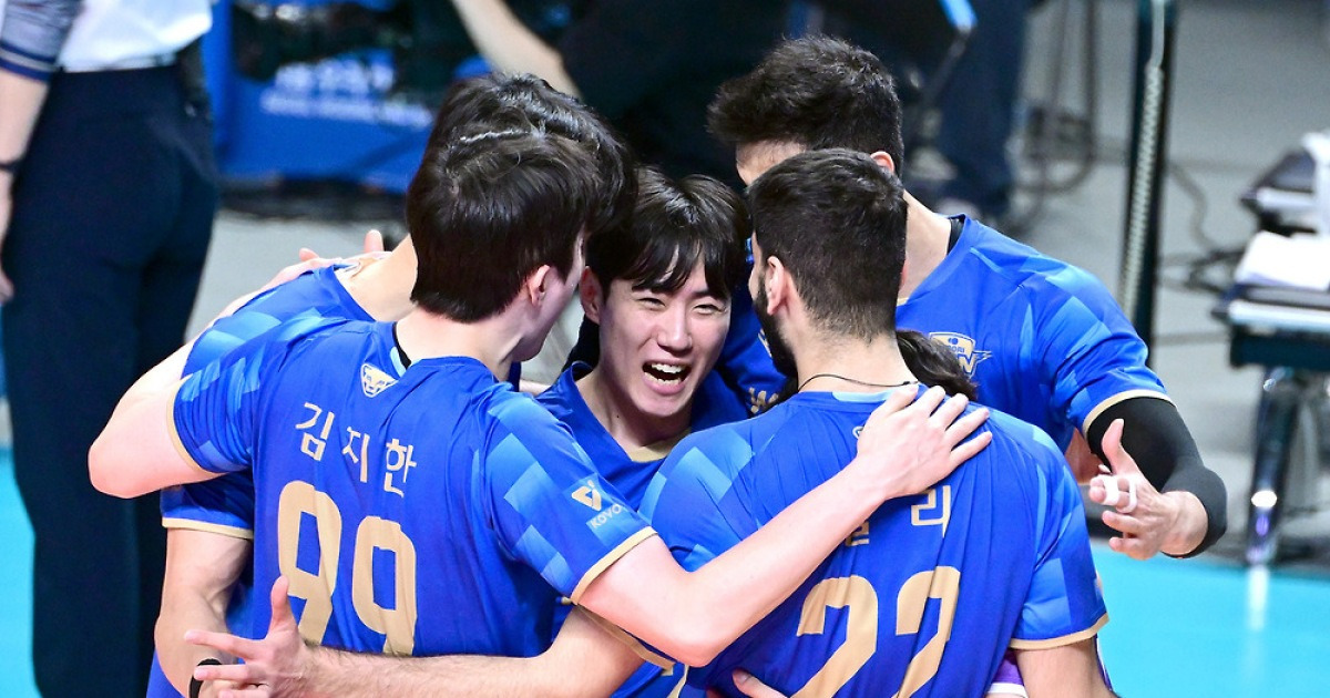 우리카드, '봄 배구' 희망 이어간다…OK저축은행 꺾고 3연승