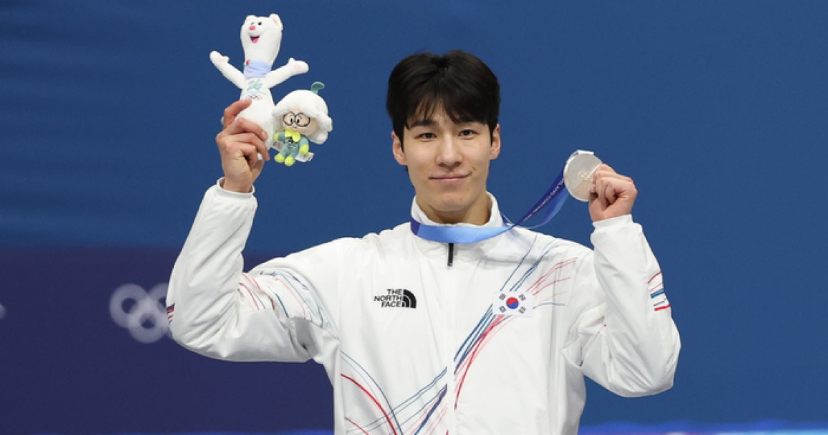 “金이면 더 좋았겠지만…” 황대헌, 팀킬 논란·무릎 부상 딛고 값진 ‘은빛 질주’ [2026 밀라노]