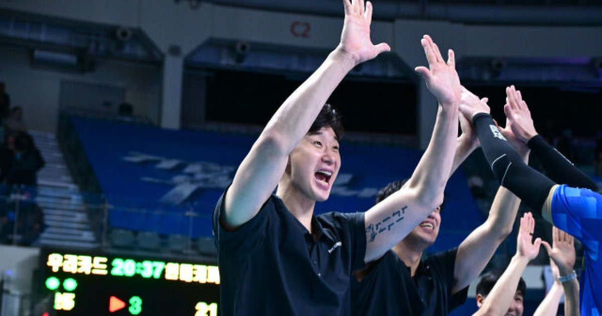 만나면 5세트! 현대캐피탈-대한항공 꺾은 우리카드, 3위 OK까지 잡나...“5세트 가도 이기면 좋다” [MD장충]