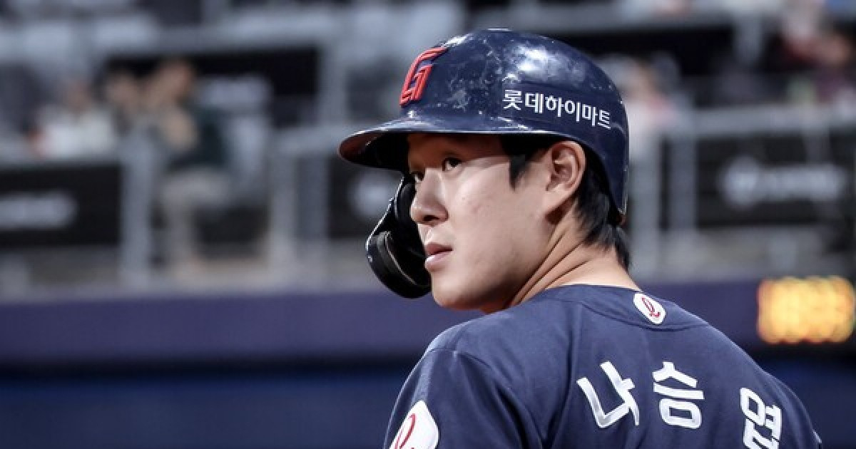 '5억 원+고급 운동화' 주고 MLB 가는 거 붙잡았는데, 부진에 도박 사건까지…'실망의 연속' 나승엽에 속 타는 팬들