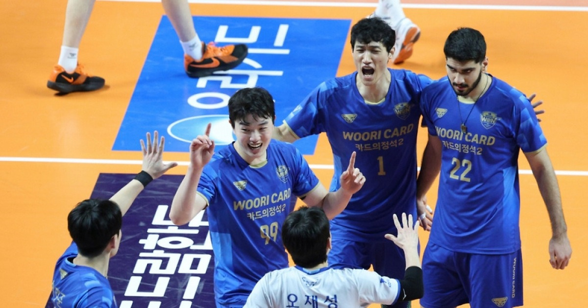 1~3위 연파 '3연승 돌풍'... 우리카드, OK저축은행마저 잡았다