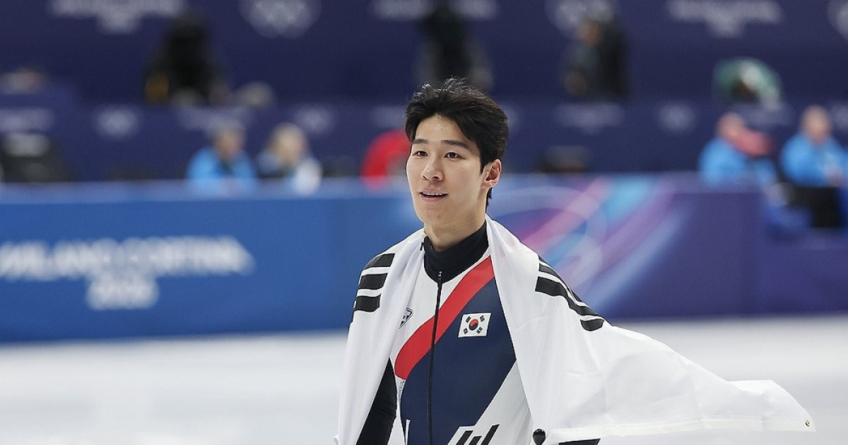 [올림픽] 황대헌, 반칙왕 오명 털고 은빛 질주…드디어 웃었다