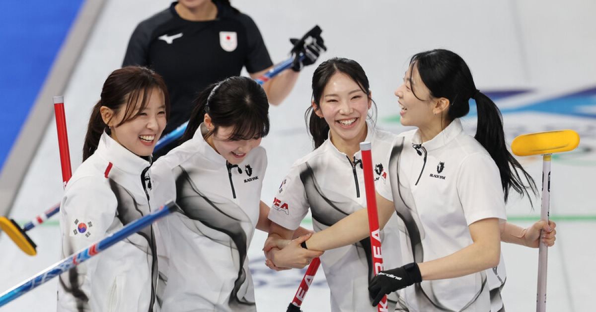 '한국이 일본을 꺾었습니다' 세계 3위 한국 컬링, 5로빈에서 일본에 7-5 승리...준결승 진출권 보인다