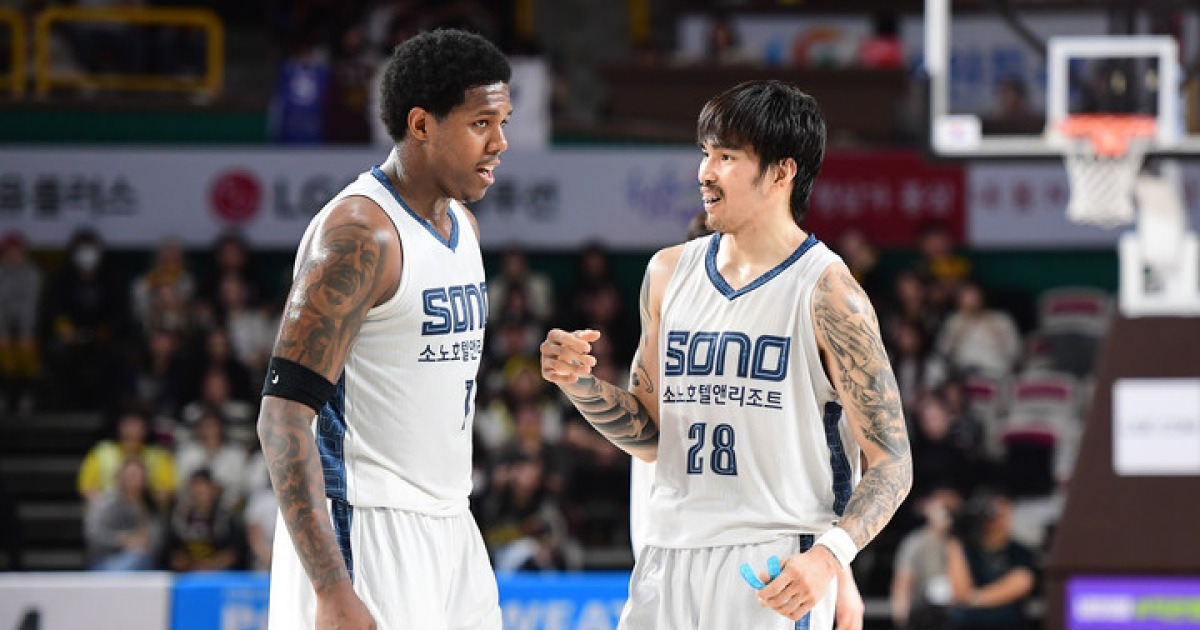 '플레이오프 희망 살렸다' 소노, 선두 LG 완파...DB는 현대모비스 누르고 공동 2위 재도약