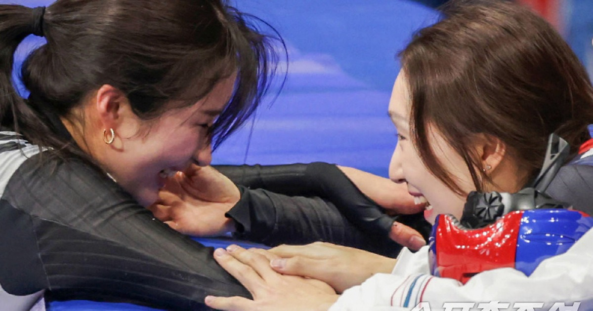 '본인은 탈락했은데 이렇게 밝게 웃다니...' 밀라노 도착 후 가장 밝은 미소로 김길리 위로한 최민정[밀라노LIVE]