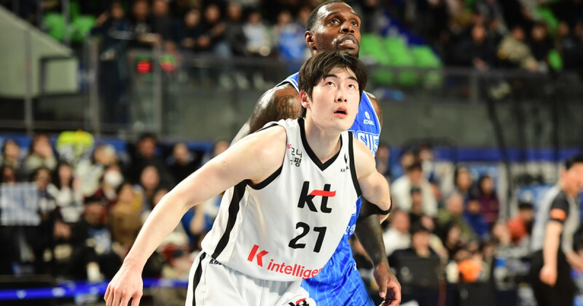 [BK 플레이어] ‘22점 11리바운드’ 커리어하이 경기 펼친 이두원, “라건아와 함께 죽겠다는 생각으로 뛰었다”