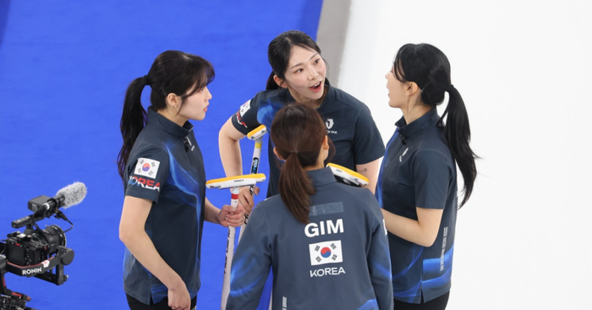 역전에 재역전… ‘팀 5G’ 여자 컬링, 中 꺾고 동계올림픽 2연승