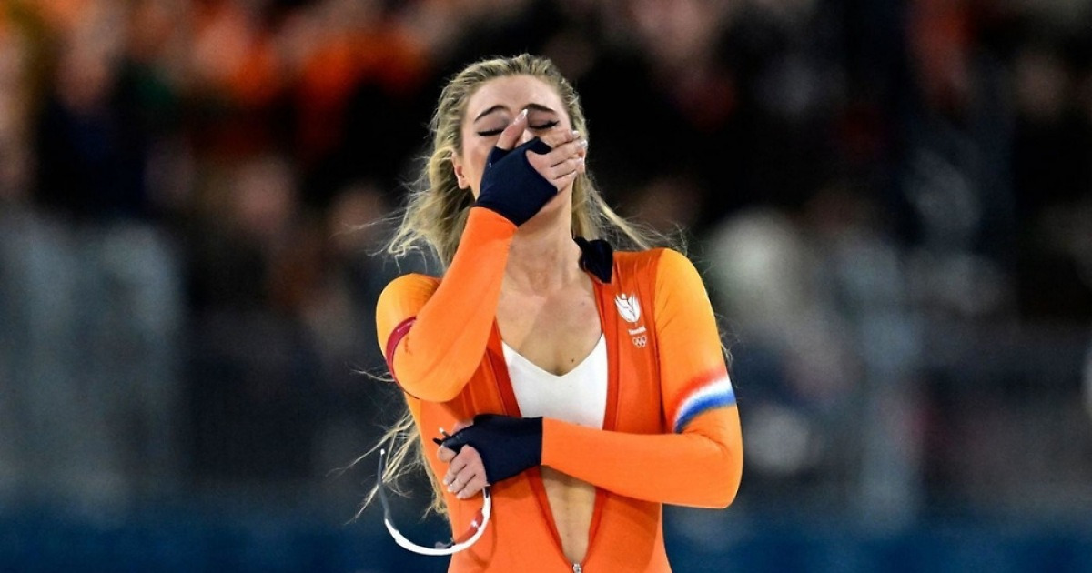 금메달 따고 지퍼 내렸다…SNS 뒤흔든 14억짜리 브라 세리머니