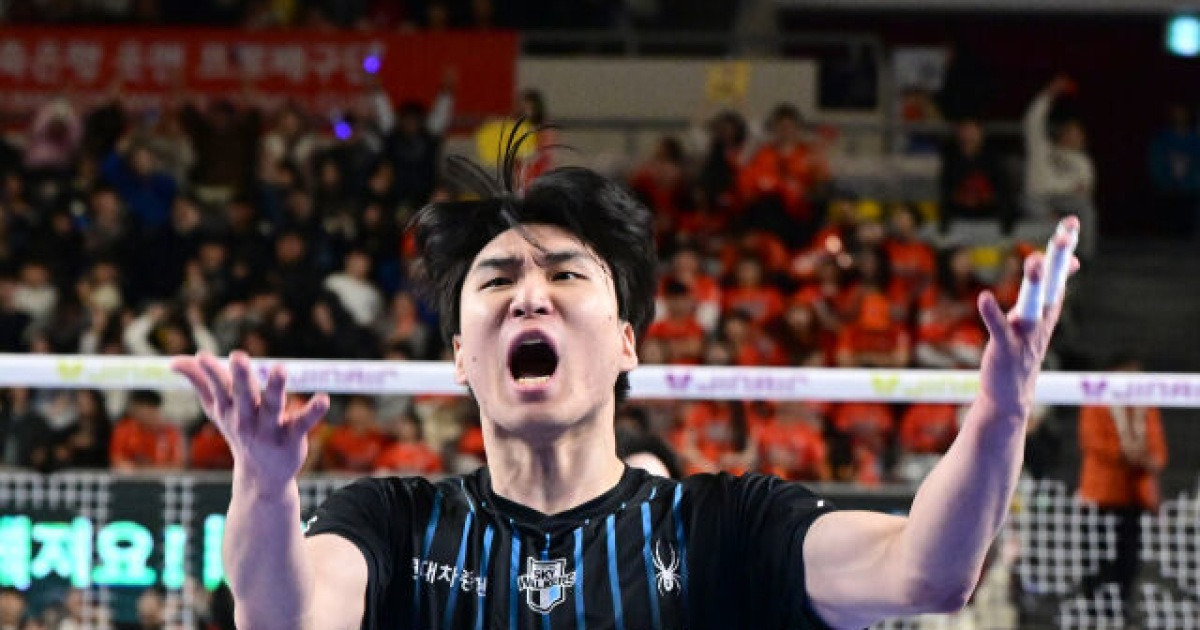 '5-3-5' 국대 이적생 갑자기 왜 이럴까, '1위팀 감독' 프랑스 명장 어떻게 바라봤나 "매일 대화한다, 단단한 마음가짐 가져라" [MD대전]