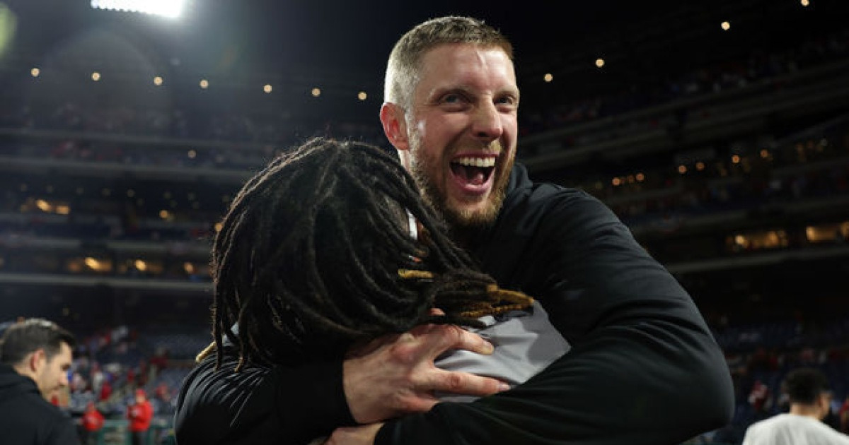 '류현진 이후 처음' 3년 계약 거절, 1000만 달러 넘게 포기한 의리…KBO 자존심 높인 '역수출 신화' 개막전 선발