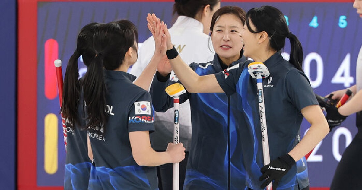 여자 컬링, 중국에 짜릿한 역전승…공동 2위 도약