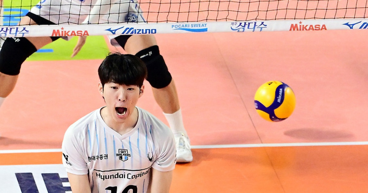 ‘레오 17득점-김진영 신들린 블로킹’ 선두 현대캐피탈, 삼성화재와 클래식 매치 12연승