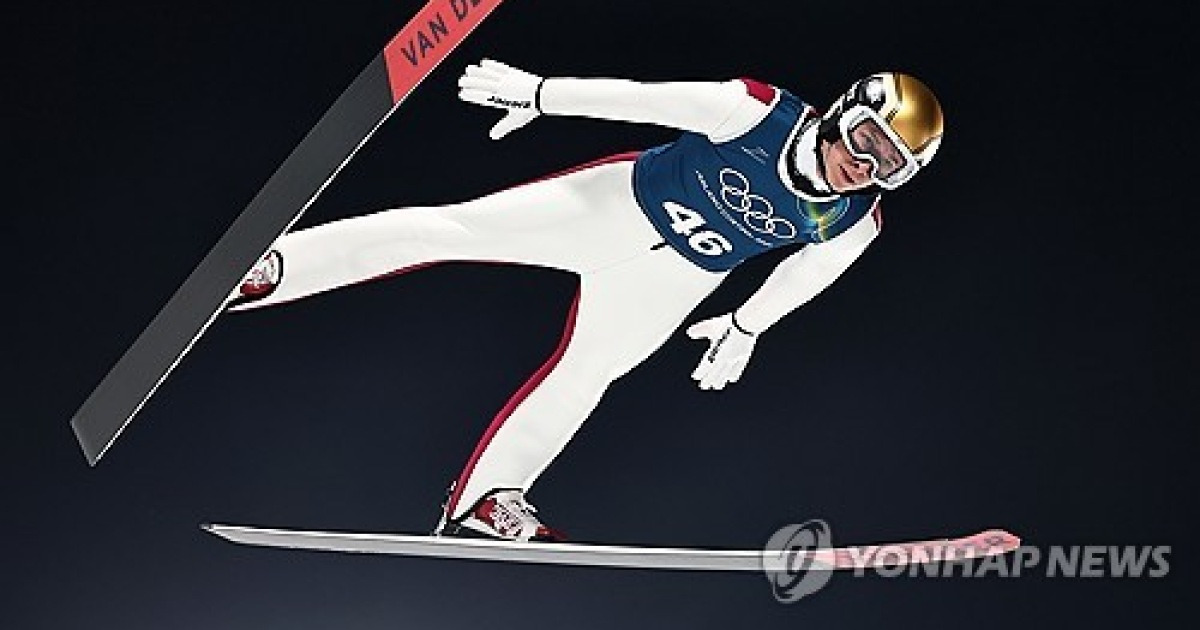 "사이즈가 너무 커서"…스키점프 강타한 '페니스 게이트'→논란 발생 후 '첫 실격' 나왔다, 올림픽 우승후보 '탈락' [2026 밀라노]