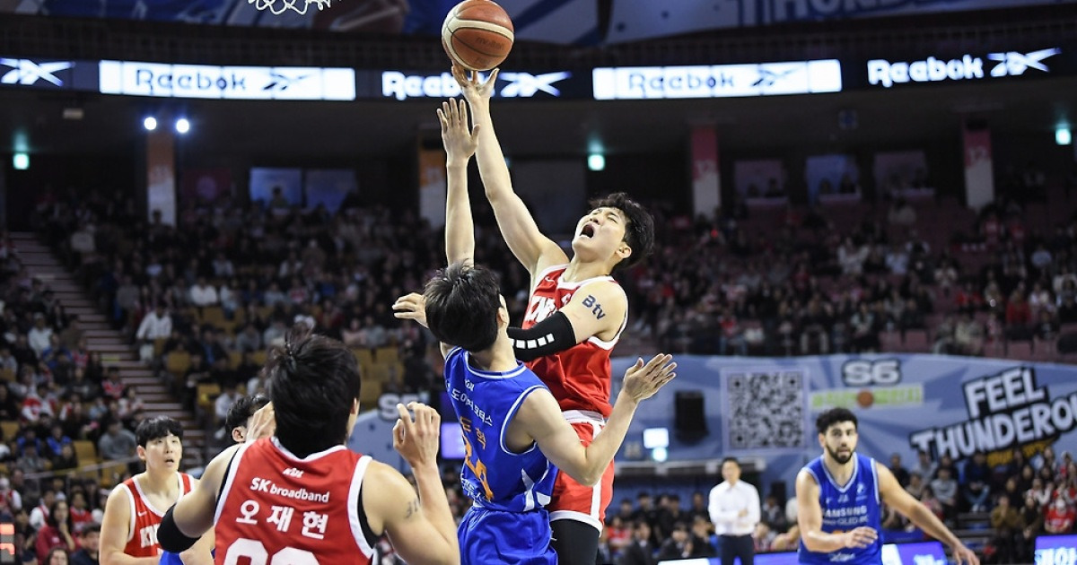 프로농구 SK, 삼성 제압하고 파죽의 5연승…단독 2위로(종합)