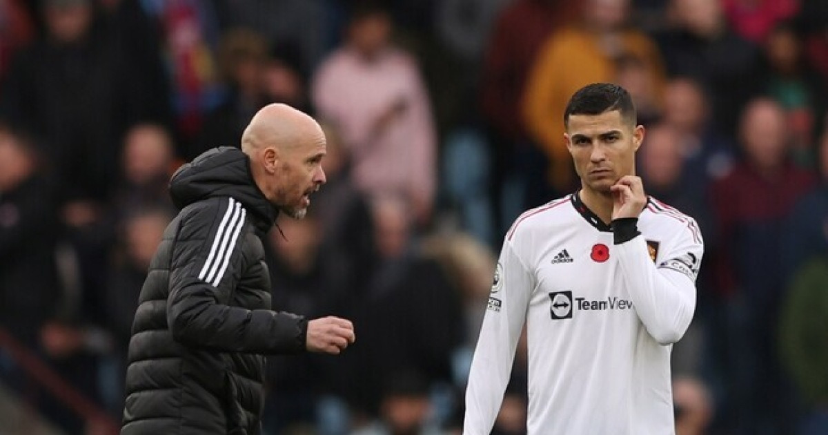 "텐 하흐 고집 못 꺾었다" 호날두가 맨유 떠난 '진짜' 이유 폭로..."훈련장에서 기싸움이 끊이지 않더라"