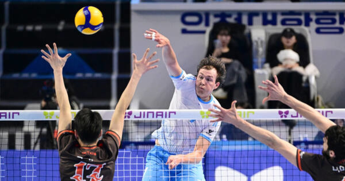 인천 대한항공, 이든 ‘깜짝 활약’…OK저축은행 완파