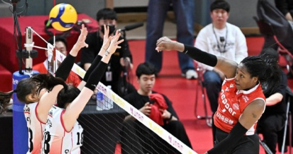 조이 개인 최다 40득점·블로킹 6개…페퍼저축은행 탈꼴찌 확정