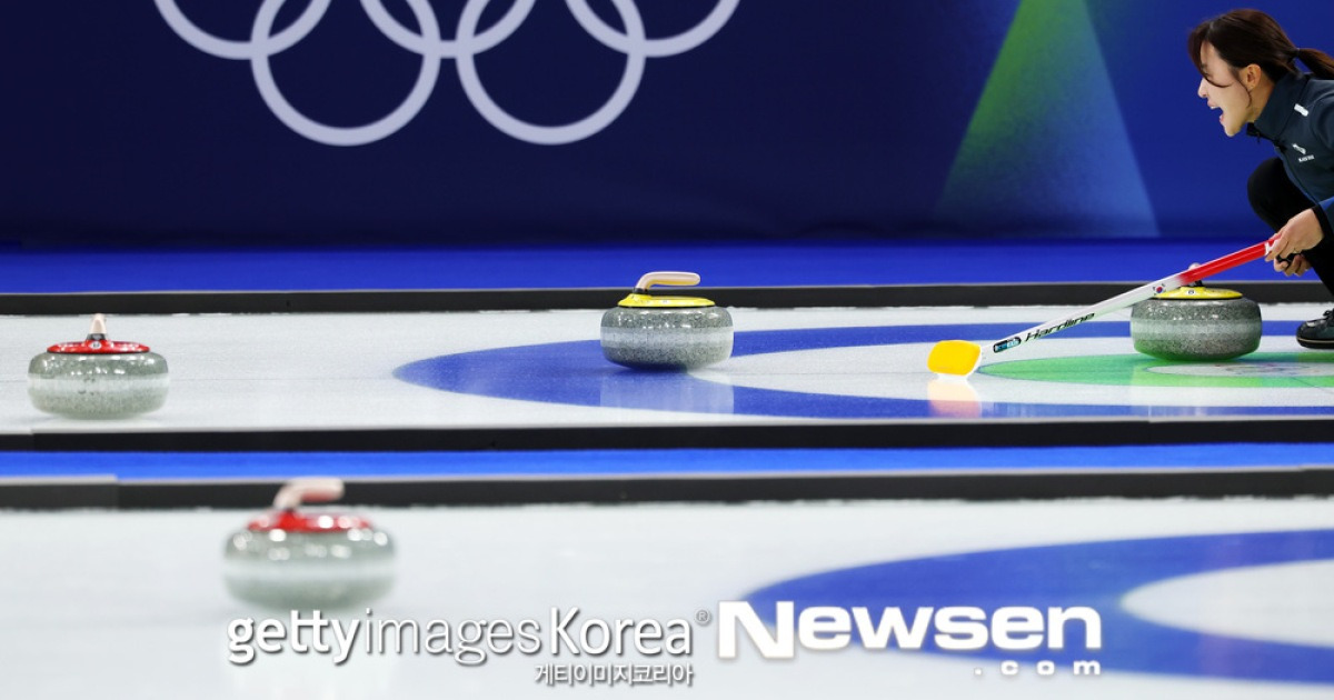 女 컬링 대표팀, 스위스에 5-7 패해 4위로..오후 최강 스웨덴 만난다