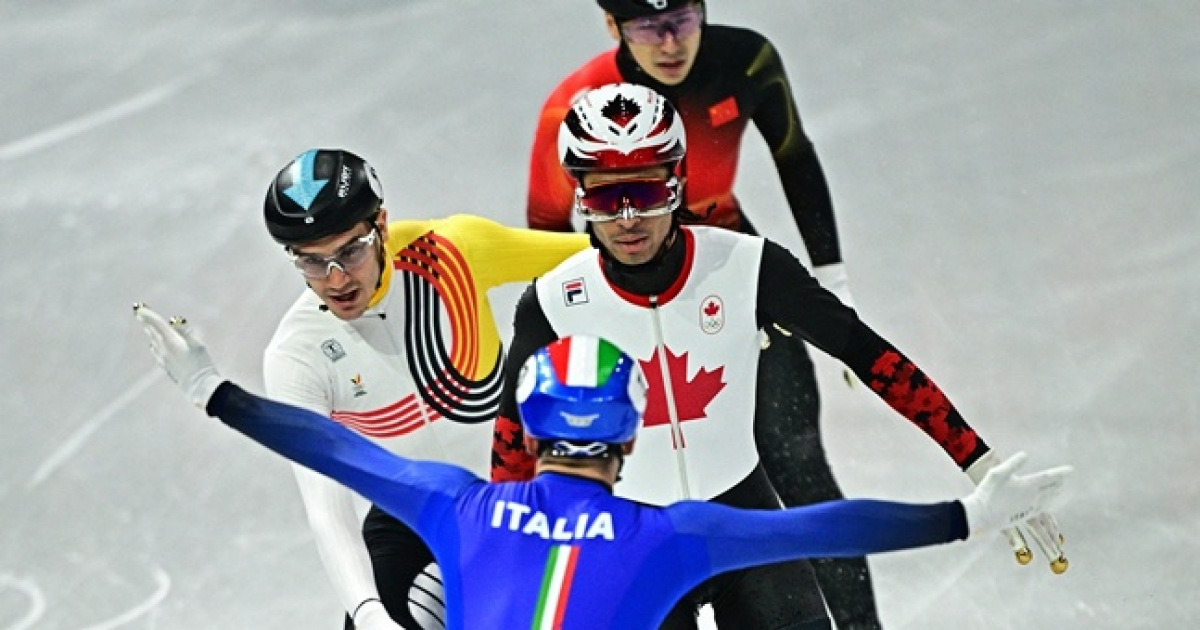 엉덩이 들이민 "오만한 세리머니" 비판... '굴욕' 당한 中 린샤오쥔, 이번엔 설욕할까 [밀라노 올림픽]