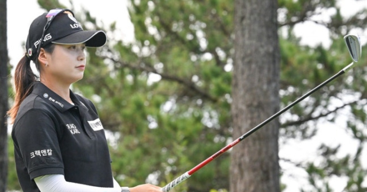 6언더파 최혜진, 선두 1타 차 추격..LPGA 첫 우승 정조준