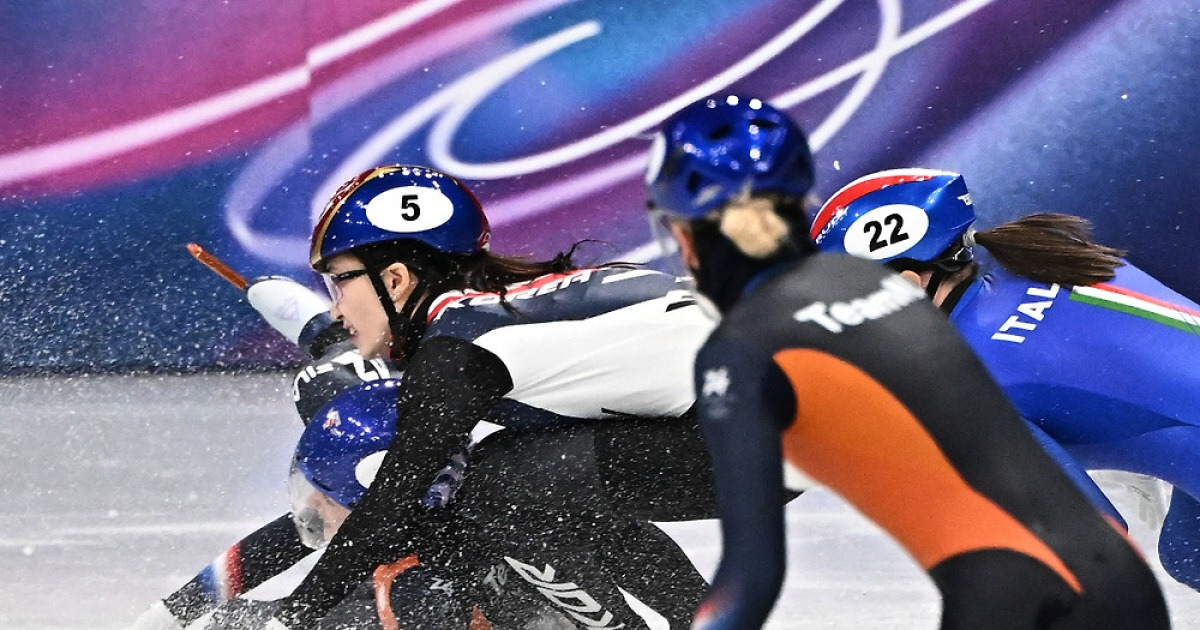 '이걸 어떻게 피하지?' 메달도 못 딸 줄 알았는데.. '그걸 피하고 그걸 역전하다니' 최민정이 완성한 금메달 시나리오[밀라노현장]