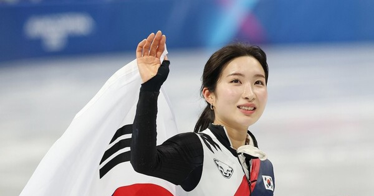'실화야?' 최민정의 기적 버티기, 김길리 역전… 한국 女쇼트트랙, 기적같은 금메달 따냈다